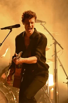 02-shawn-mendes-mtv-vmas-performance-2024-billboard-1548