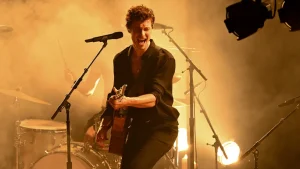 02-shawn-mendes-mtv-vmas-performance-2024-billboard-1548