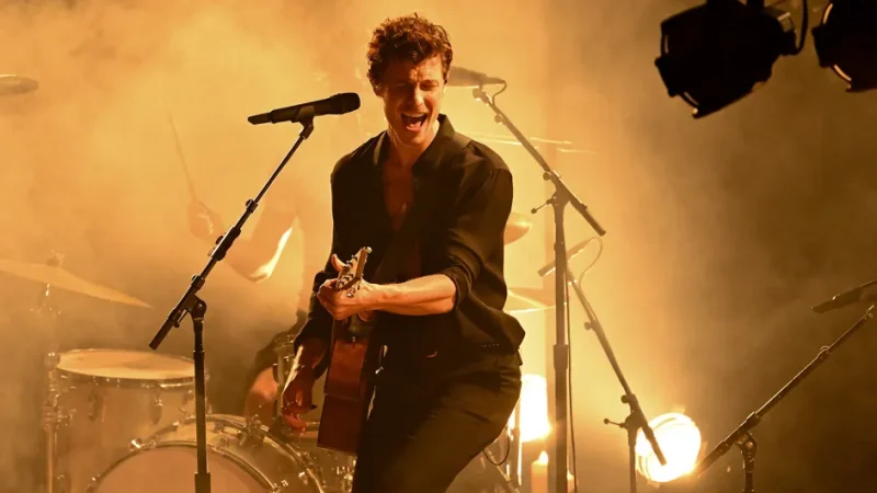 02-shawn-mendes-mtv-vmas-performance-2024-billboard-1548