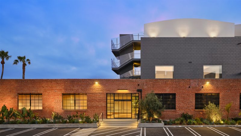 Apple-Music-10th-anniversary-Los-Angeles-studio_big.jpg.large_2x