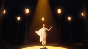 ARTWORK NAURA AYU – LAMPU JALAN