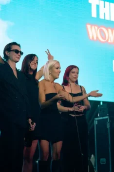 wim-billb-beaches-18-1-e1775066569823